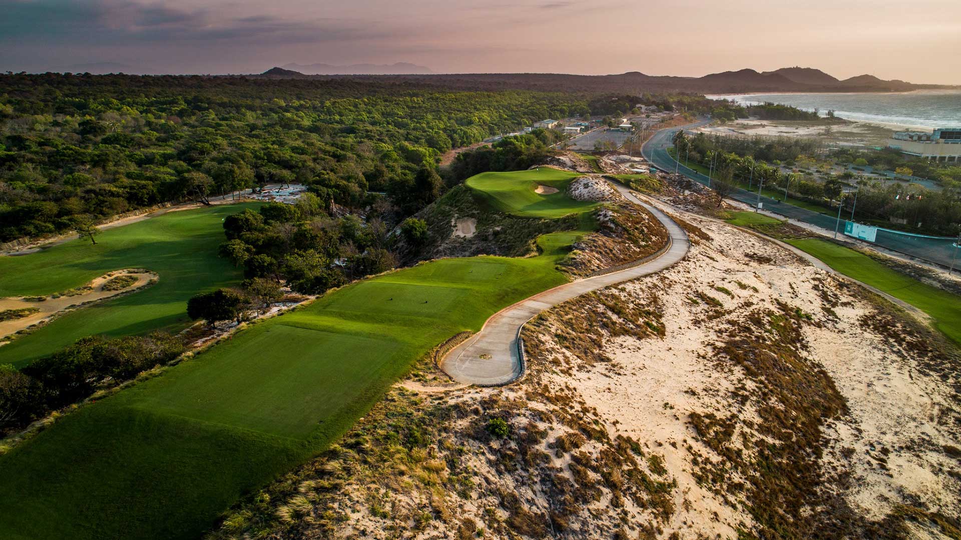 The Bluffs Grand Hồ Tràm xuất sắc nhận danh hiệu Sân Golf tốt nhất Việt Nam 2024 